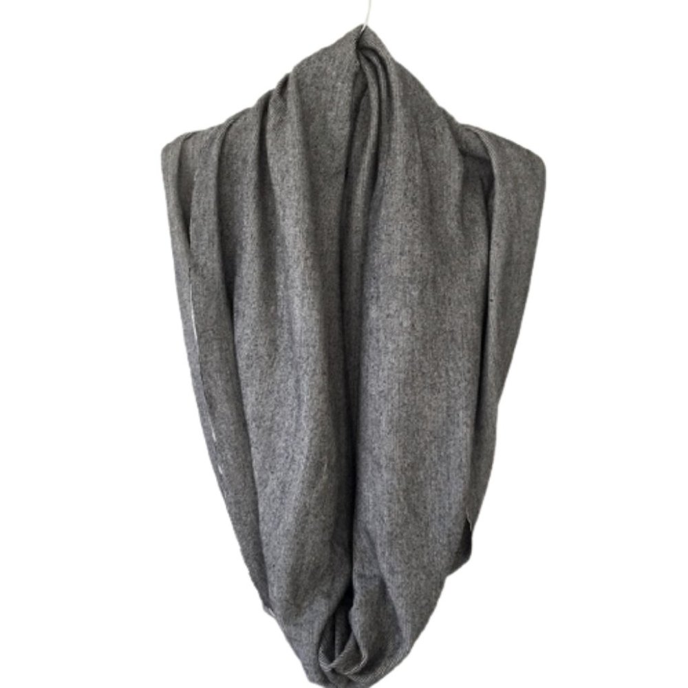 Women’s Classic Black & White Knit Infinity Scarf
